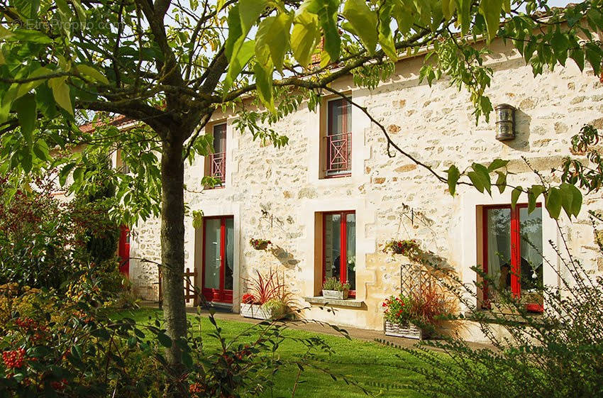 Maison à FOUGERE