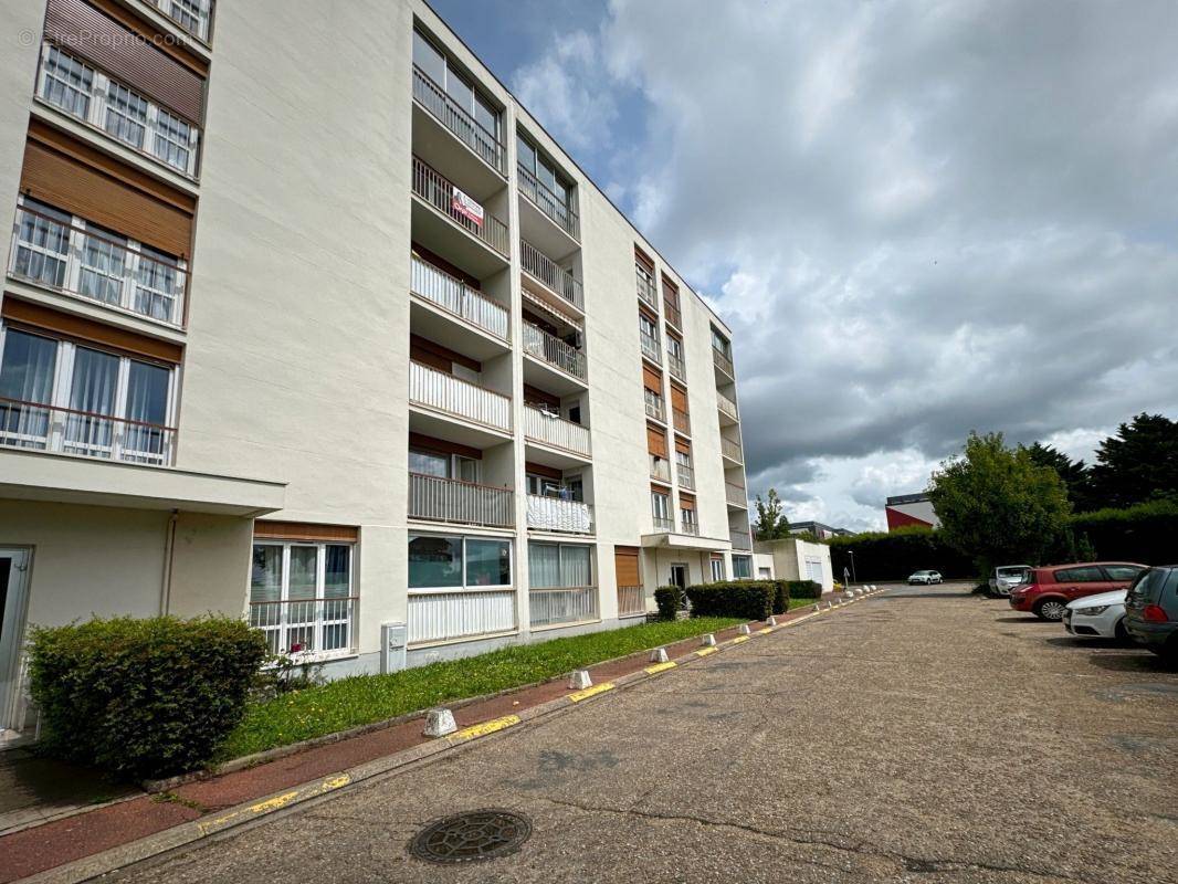 Appartement à SAINT-JEAN-DE-LA-RUELLE