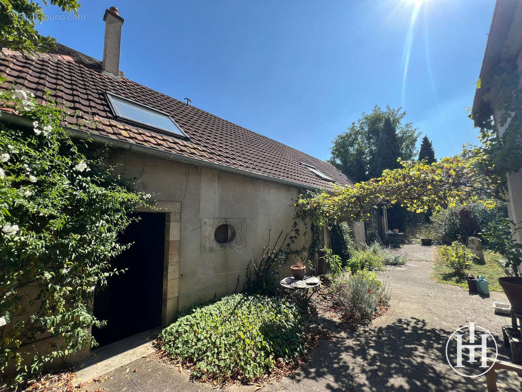 Maison à SAINT-AMAND-MONTROND