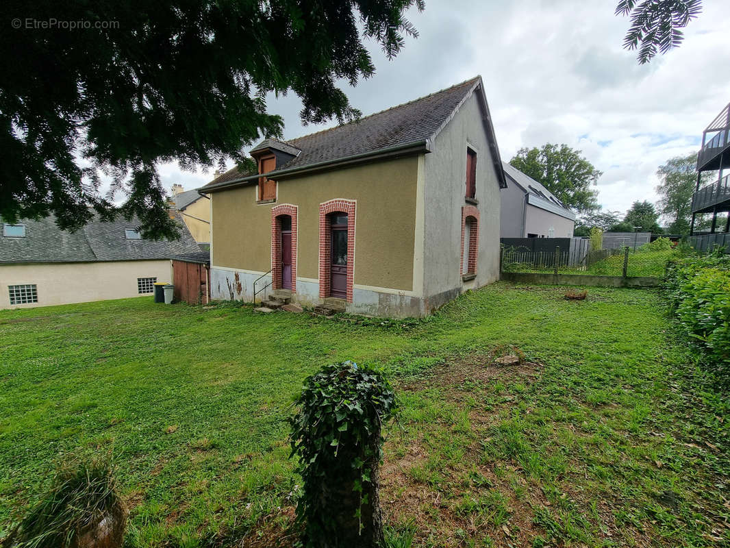 Maison à SAINT-ERBLON