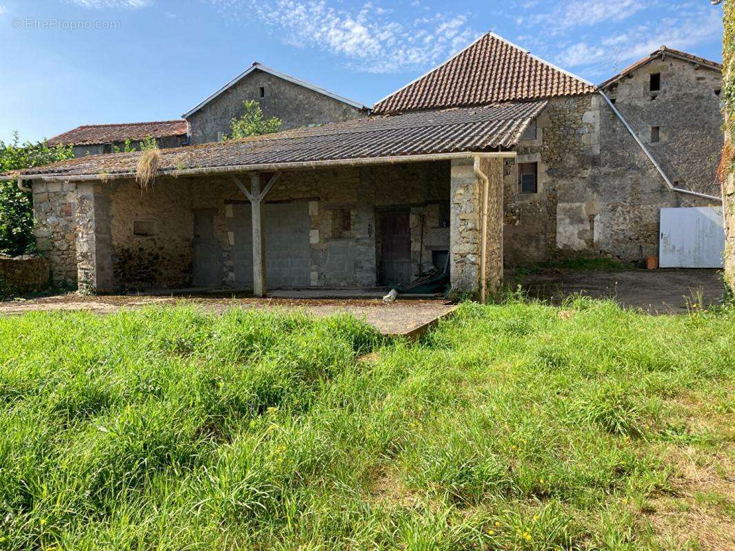 Maison à LA CHAPELLE-THIREUIL