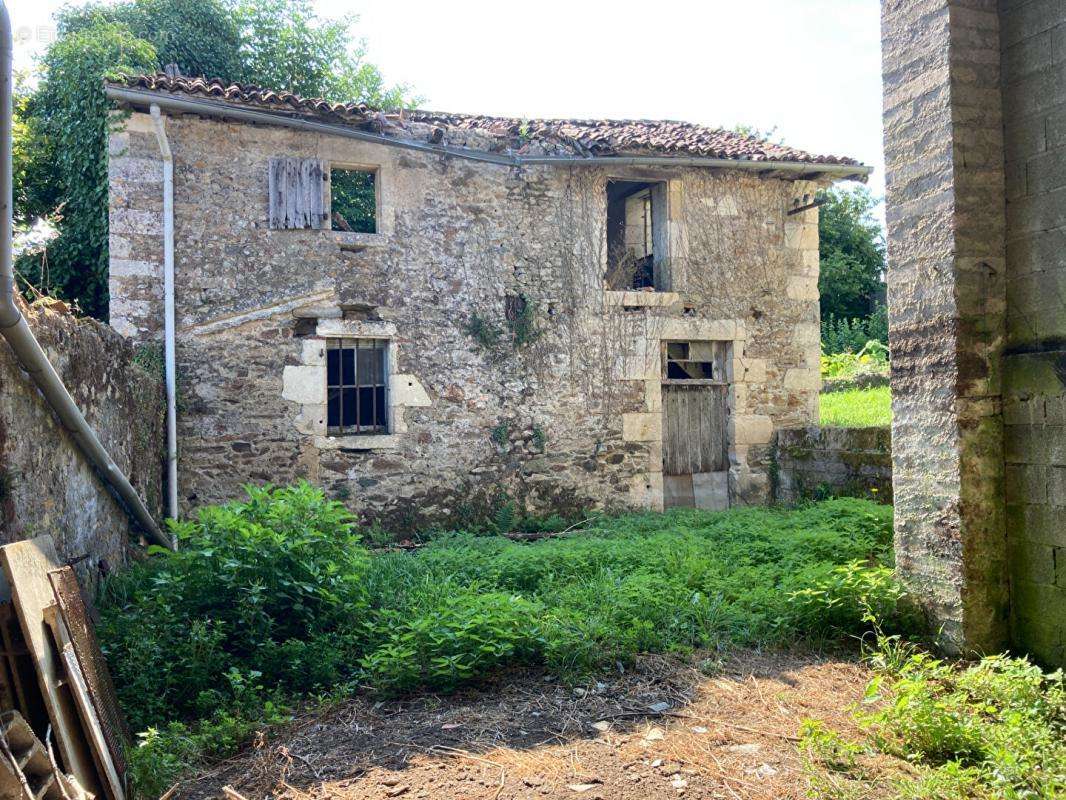 Maison à LA CHAPELLE-THIREUIL