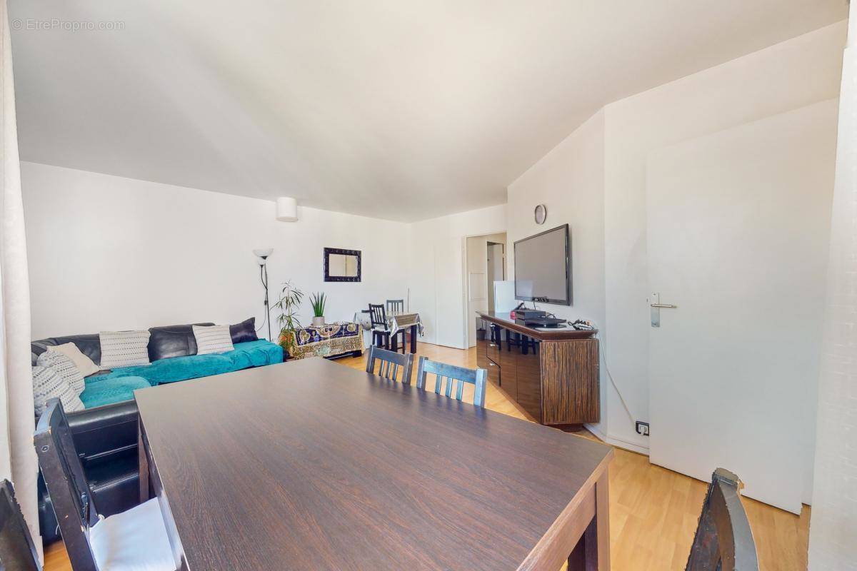 Appartement à VILLENEUVE-LA-GARENNE