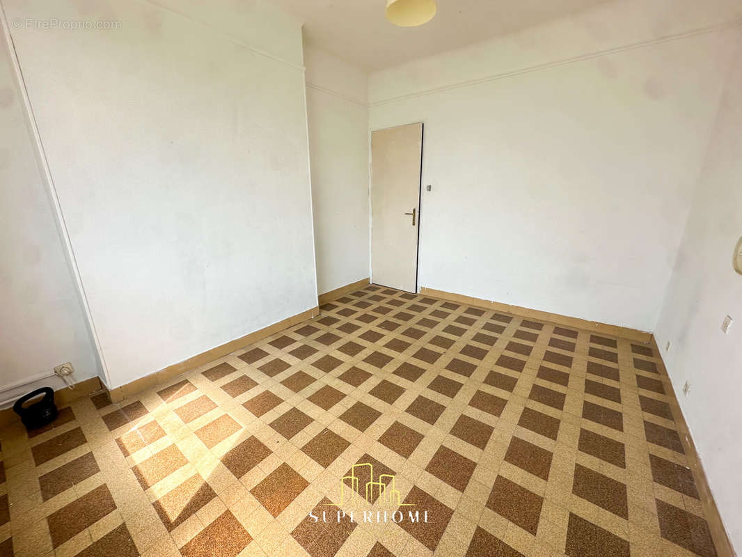 Appartement à MARSEILLE-3E