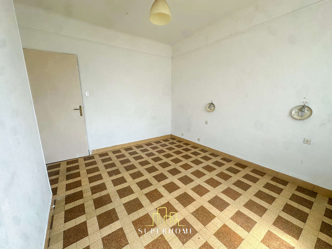 Appartement à MARSEILLE-3E