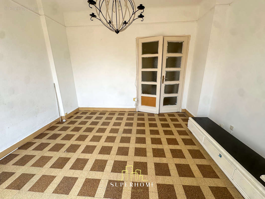 Appartement à MARSEILLE-3E