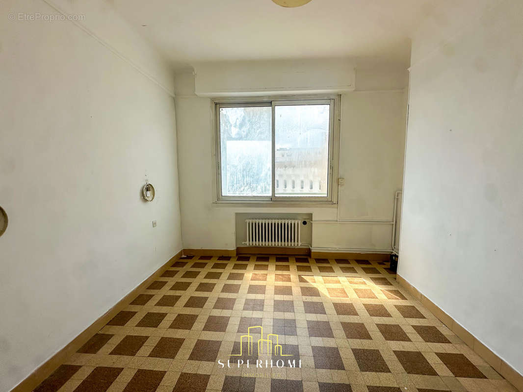 Appartement à MARSEILLE-3E