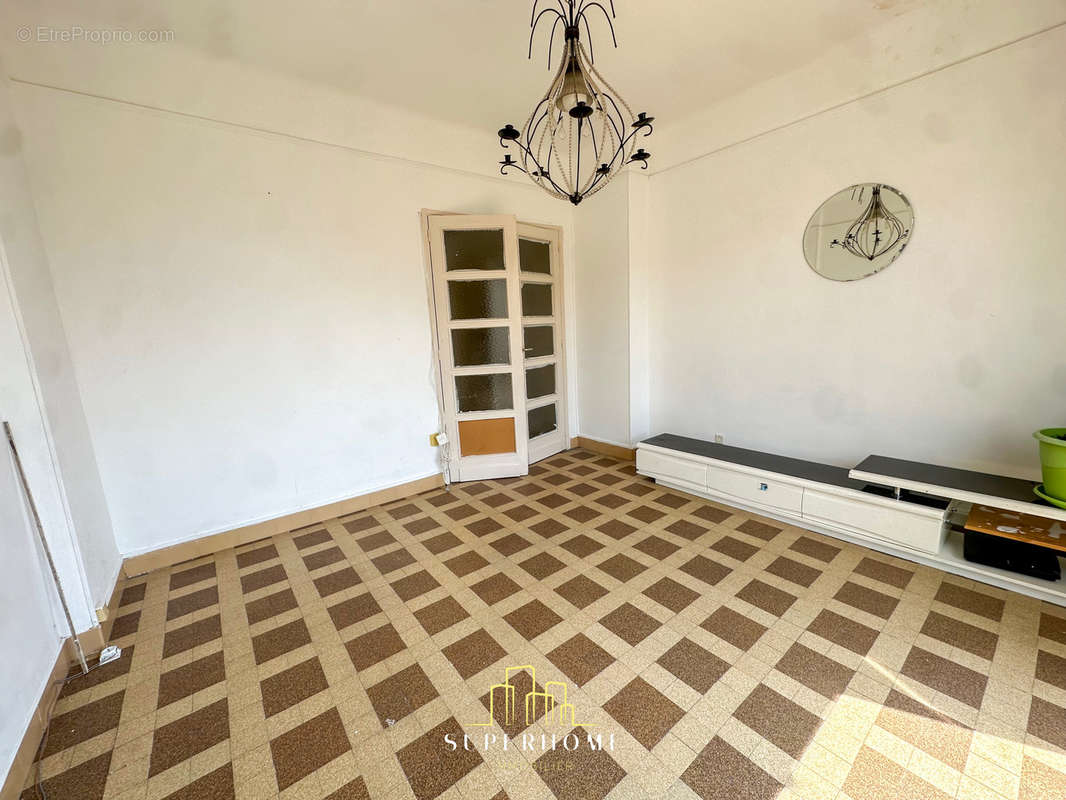 Appartement à MARSEILLE-3E