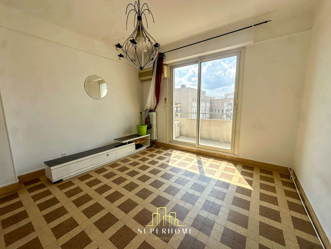 Appartement à MARSEILLE-3E