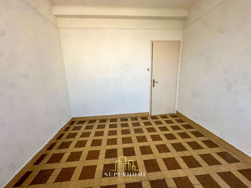 Appartement à MARSEILLE-3E