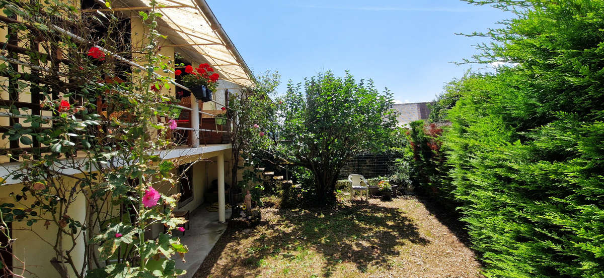 Maison à MURS-ET-GELIGNIEUX