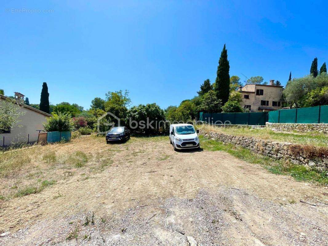 Terrain à MOUGINS