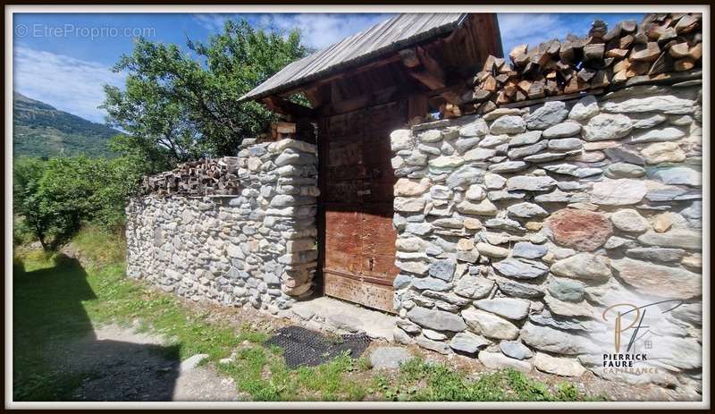 Maison à VILLAR-SAINT-PANCRACE