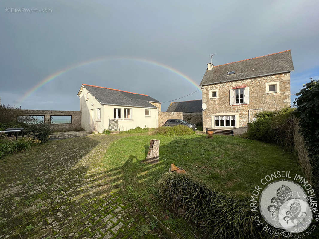 Maison à SAINT-JACUT-DE-LA-MER