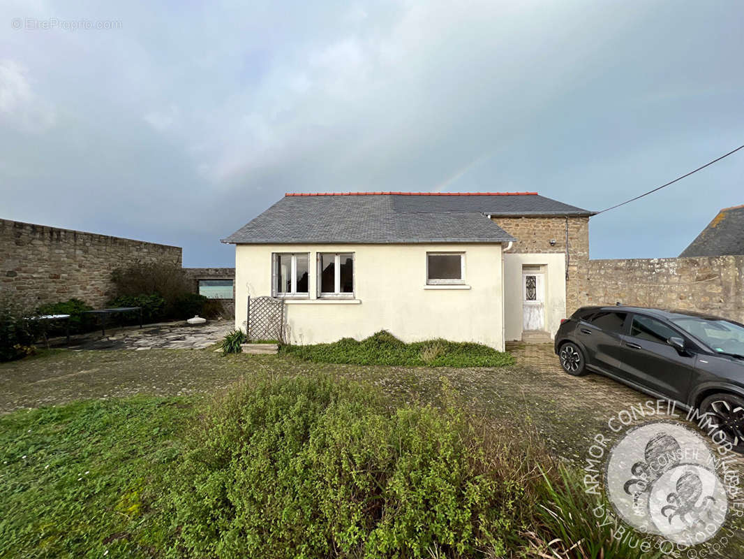 Maison à SAINT-JACUT-DE-LA-MER