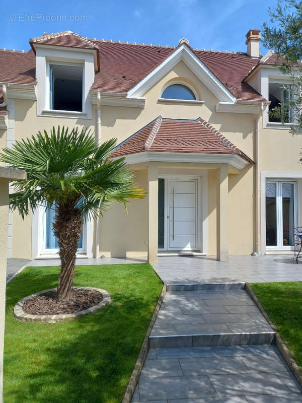 Maison à SAINT-ARNOULT-EN-YVELINES