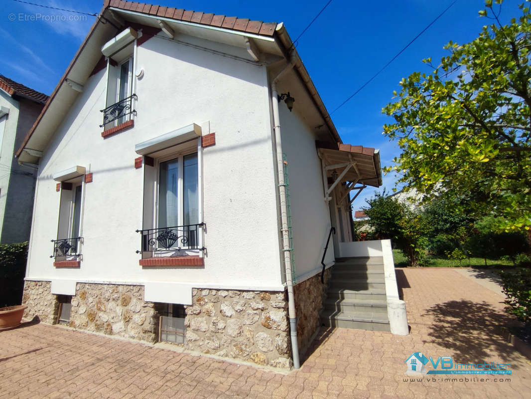 Maison à SAVIGNY-SUR-ORGE