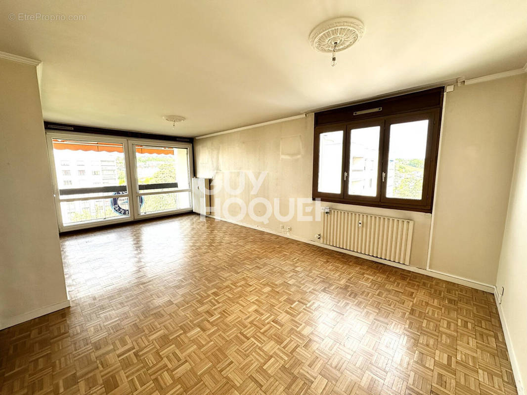 Appartement à SAINT-GENIS-LAVAL