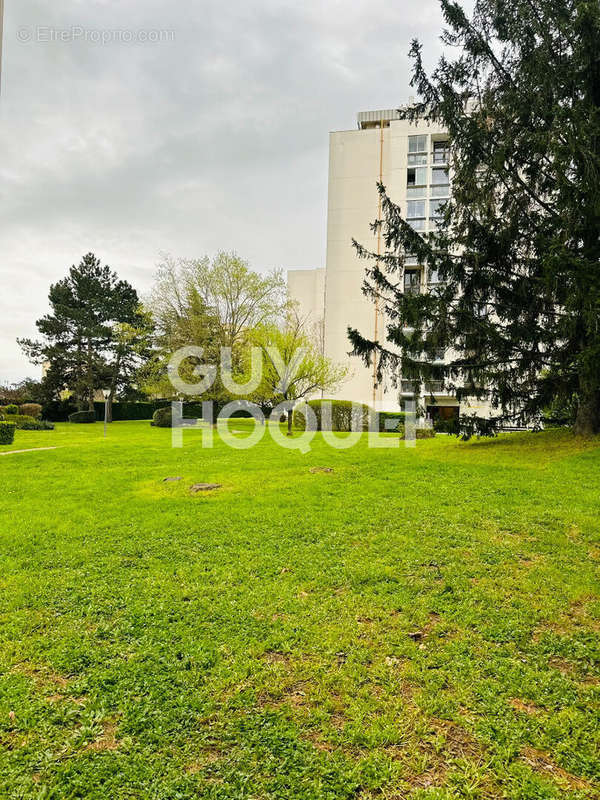 Appartement à SAINT-GENIS-LAVAL