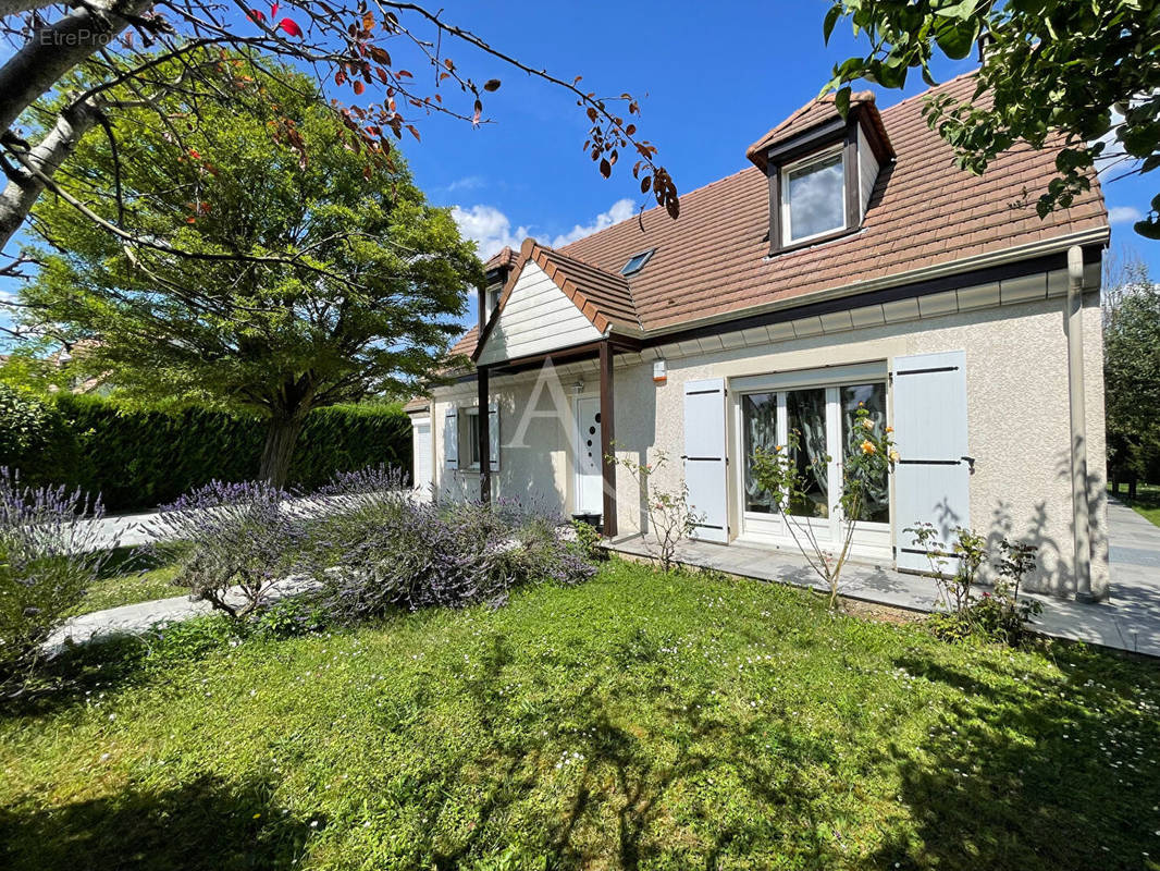 Maison à CHEVRY-COSSIGNY