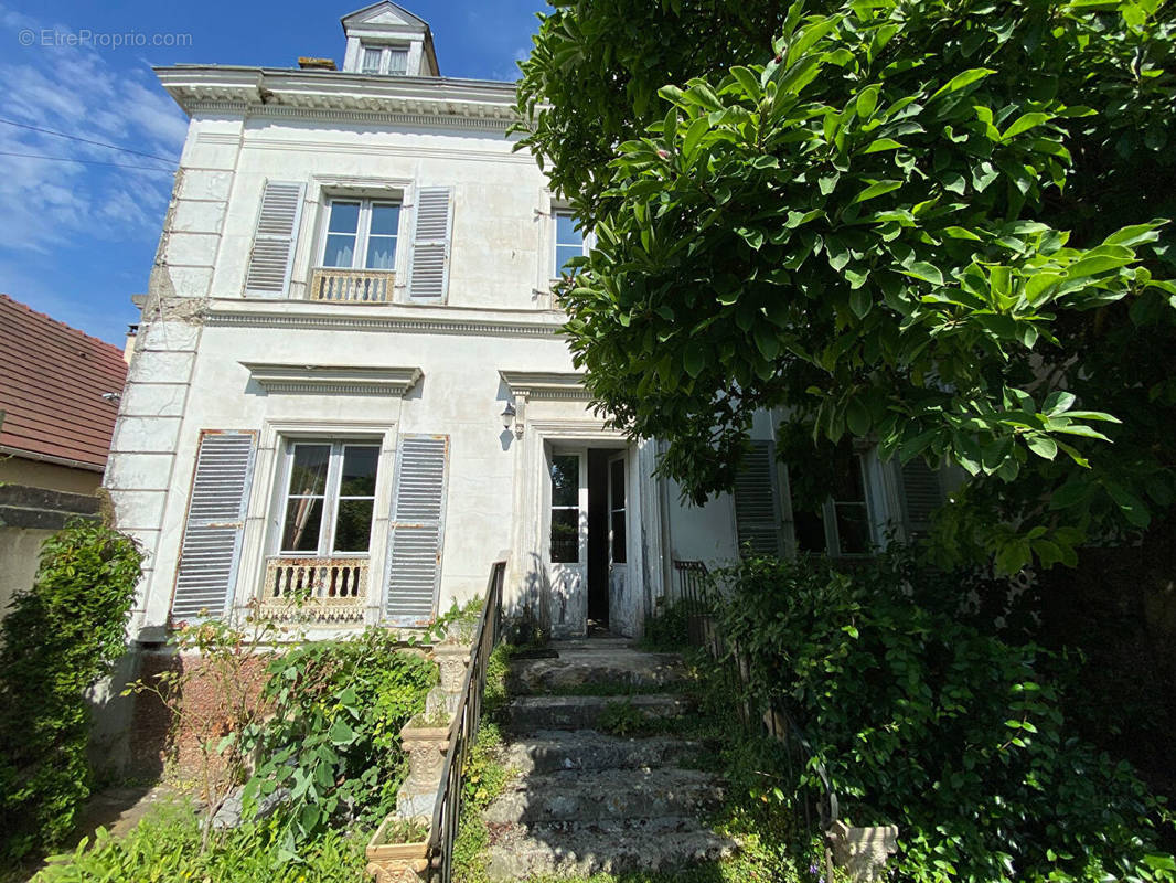 Maison à MENNECY