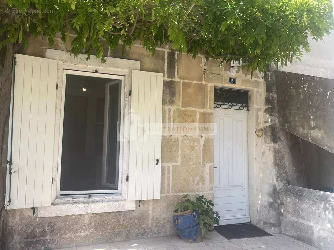 Appartement à FONTVIEILLE