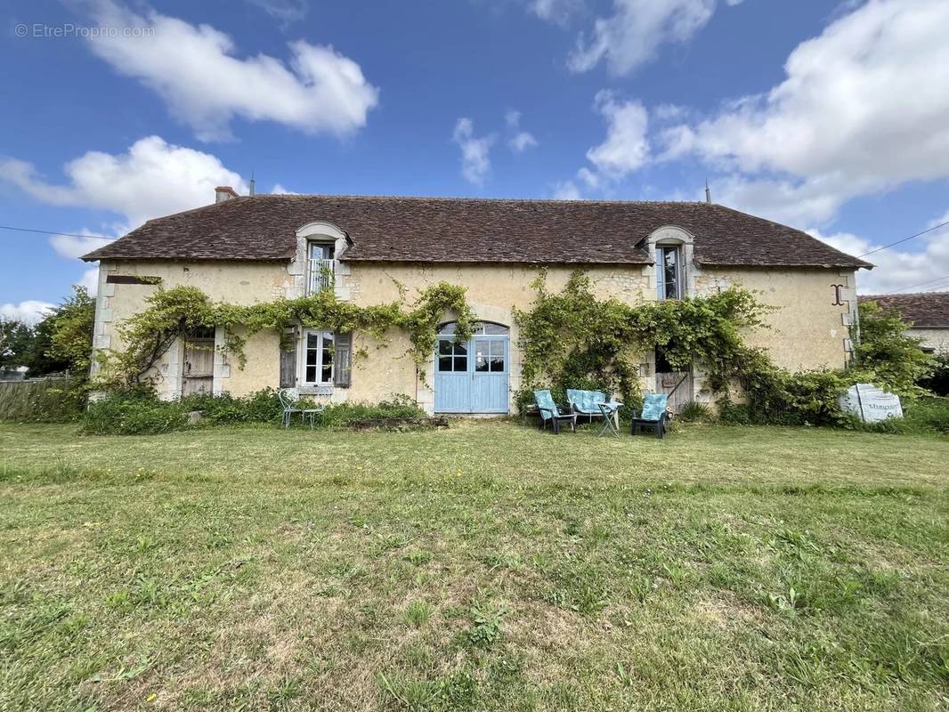 Maison à AZAY-LE-FERRON