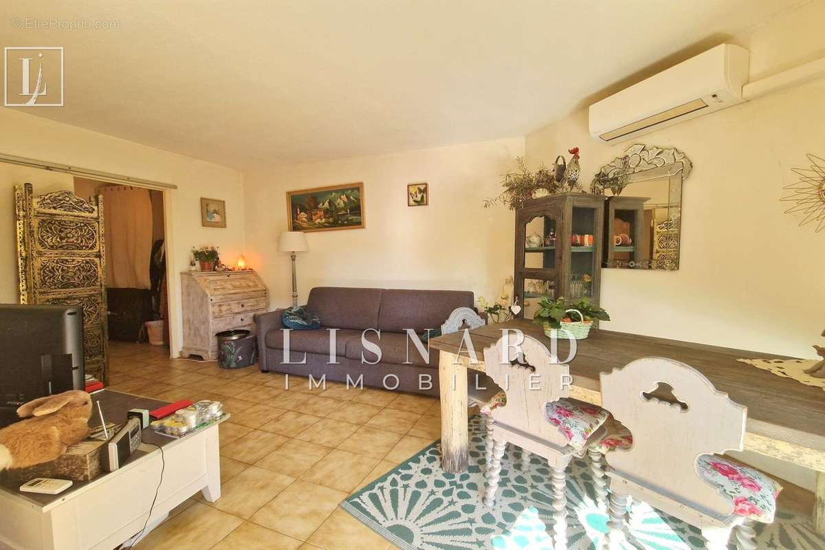 Appartement à VALLAURIS