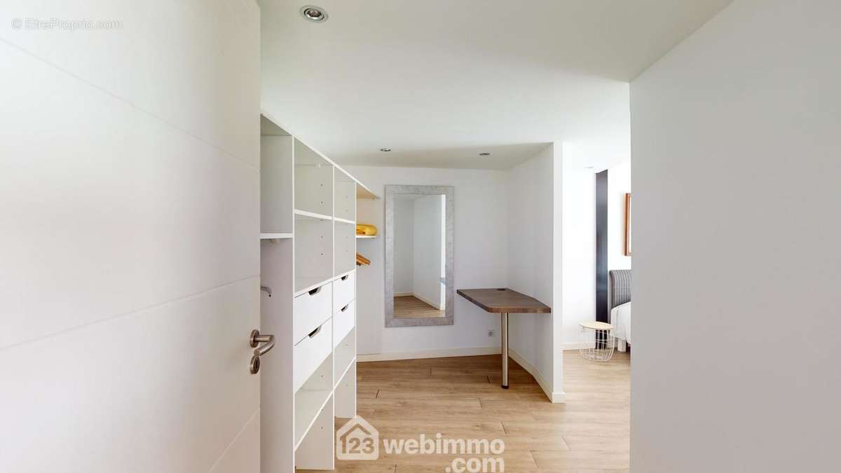 Suite parentale de 21 m2 avec dressing, salle d&#039;eau et WC. - Maison à JARD-SUR-MER