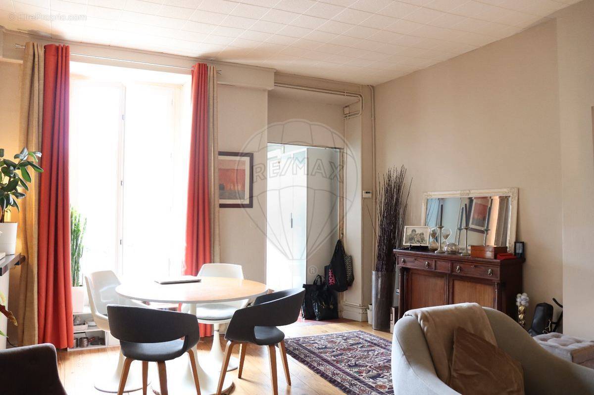 Appartement à LA CHARITE-SUR-LOIRE