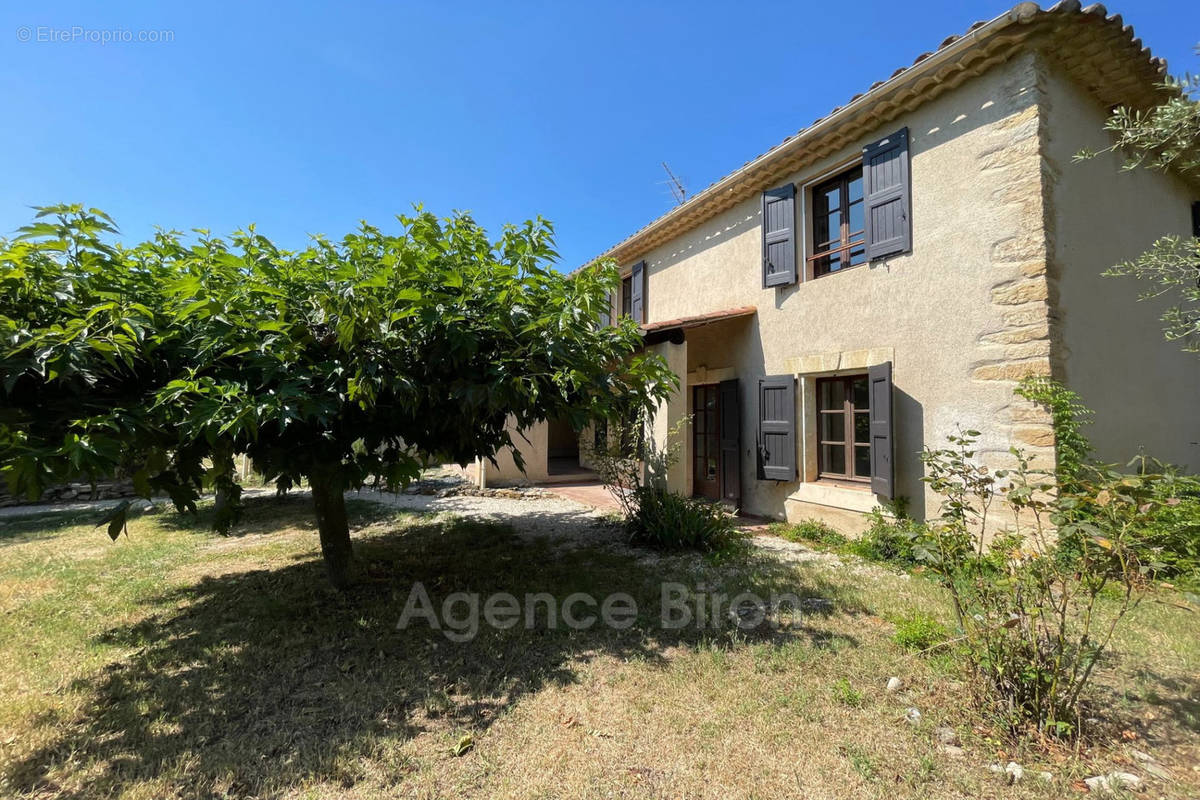 Maison à LA TOUR-D&#039;AIGUES