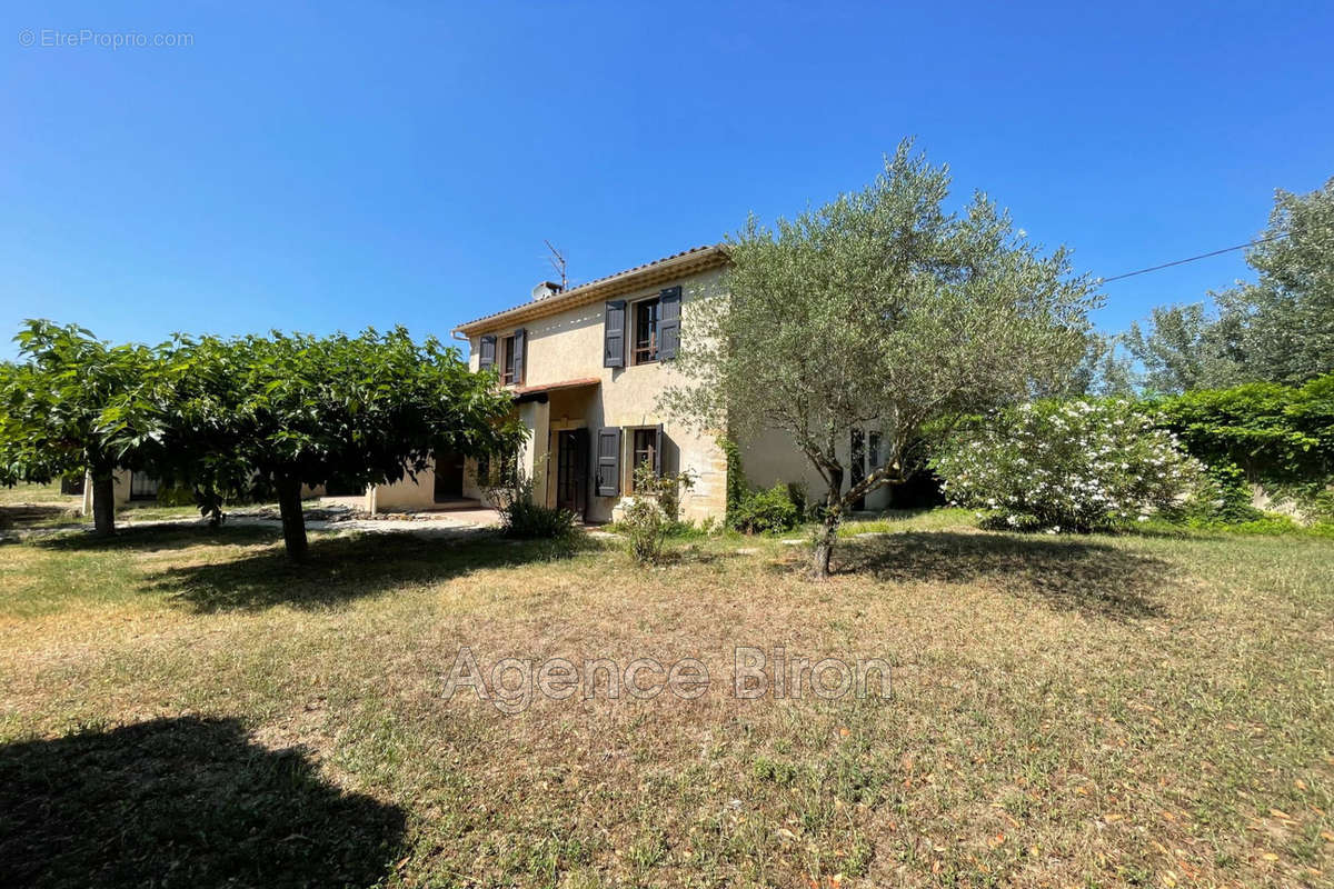 Maison à LA TOUR-D&#039;AIGUES