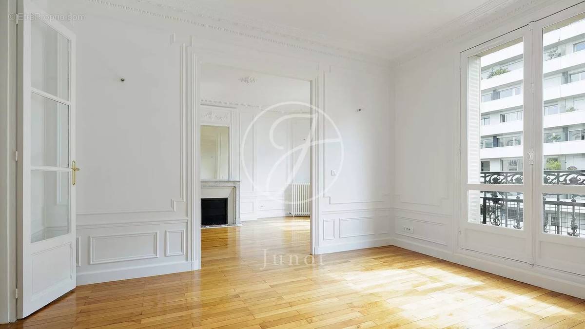 Appartement à PARIS-7E