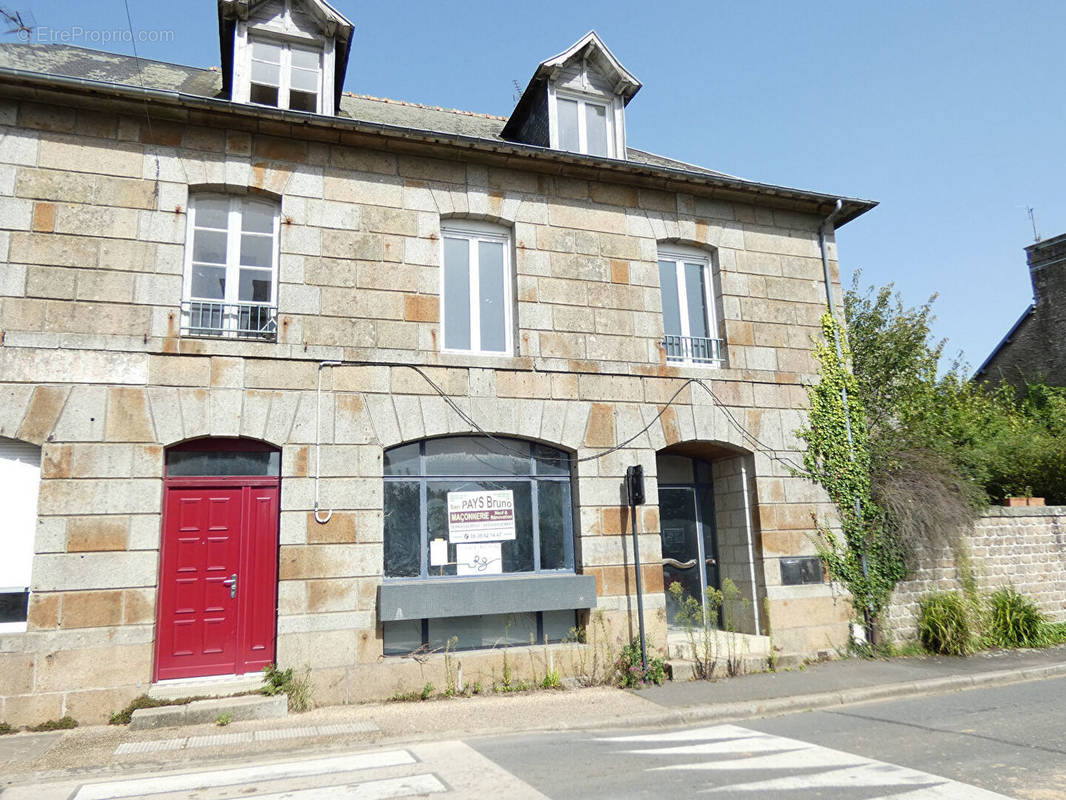 Maison à SAINT-GEORGES-DE-REINTEMBAULT