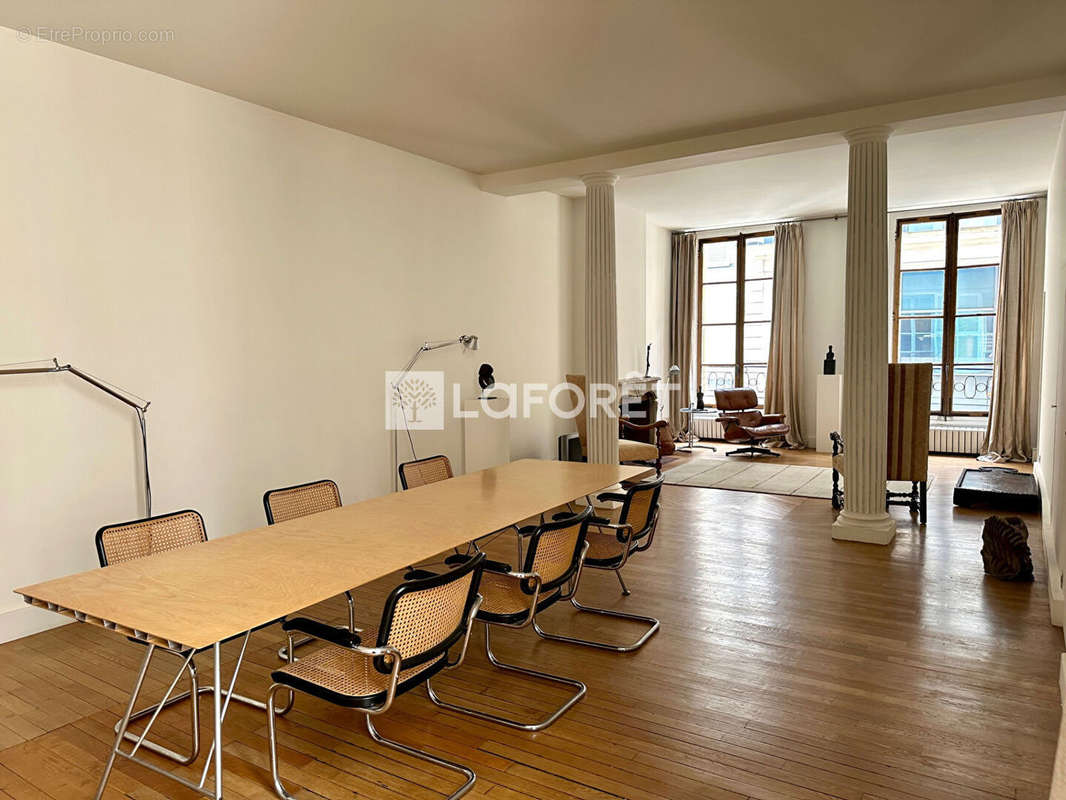 Appartement à PARIS-8E