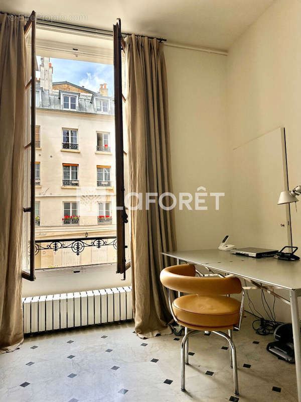 Appartement à PARIS-8E