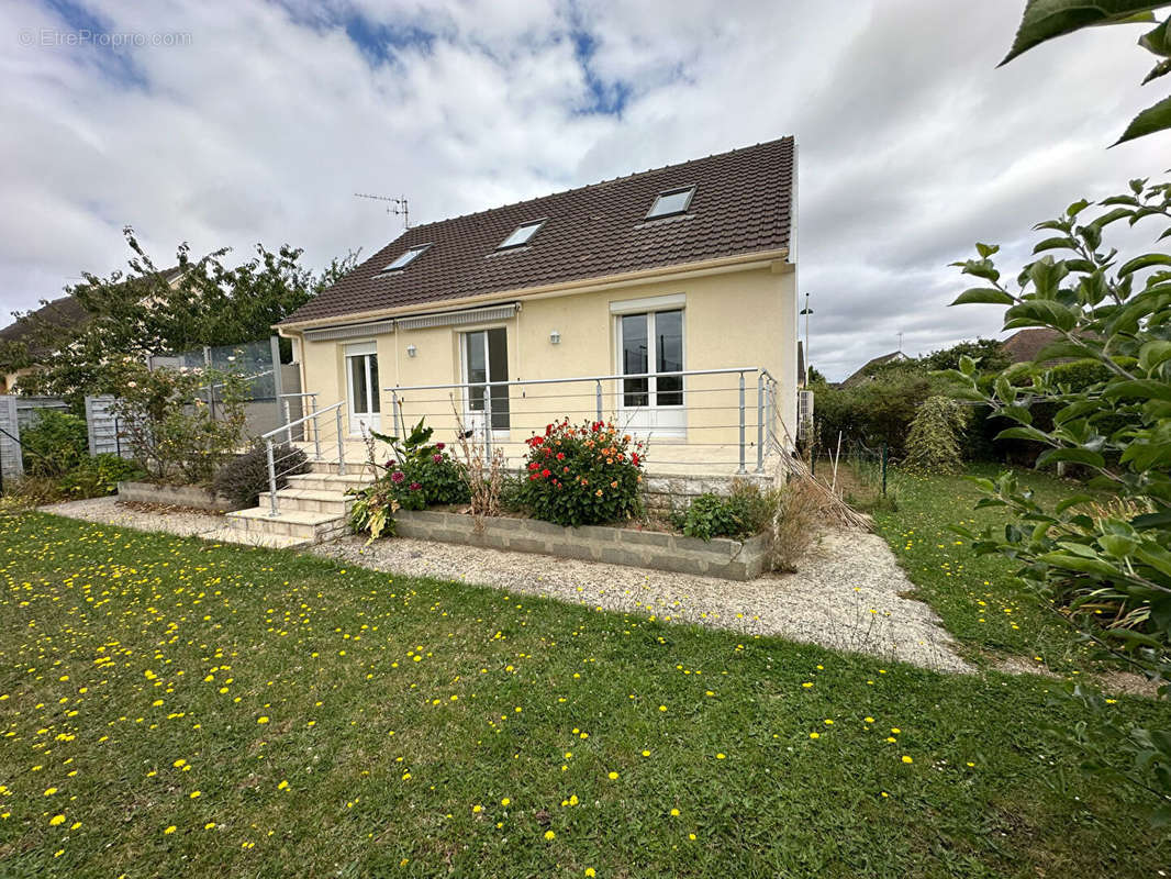 Maison à CORMELLES-LE-ROYAL