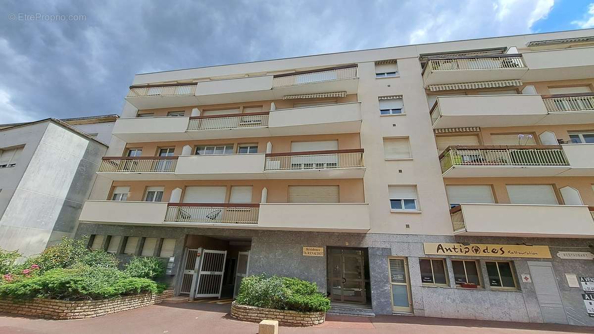 facade rue 2  - Appartement à POITIERS