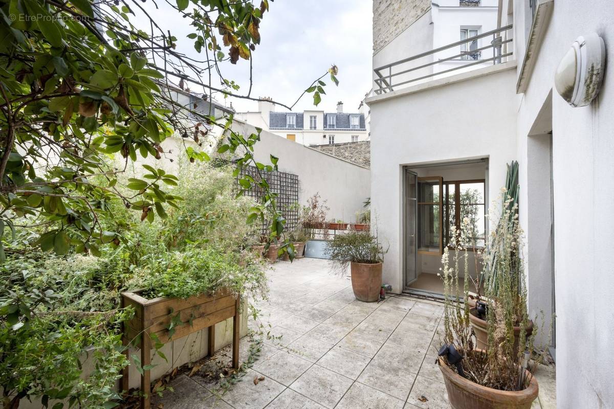 Appartement à PARIS-16E