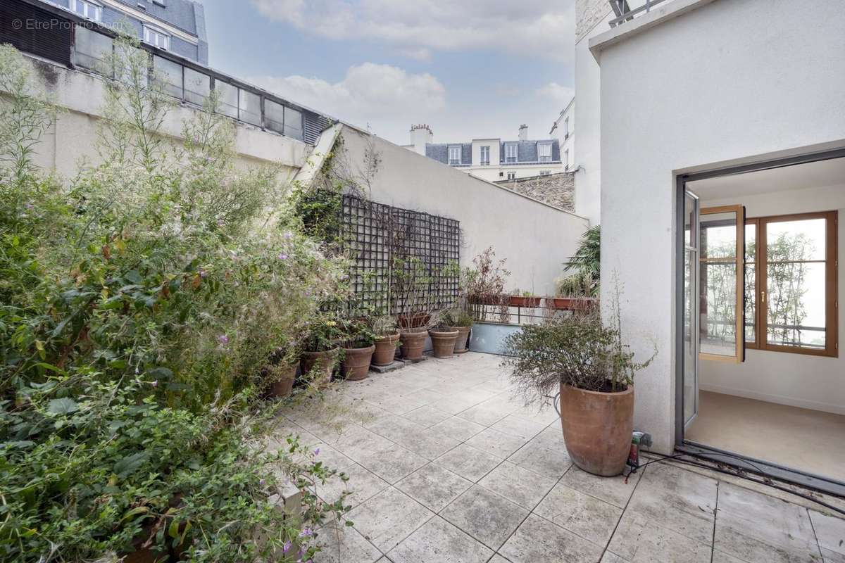 Appartement à PARIS-16E