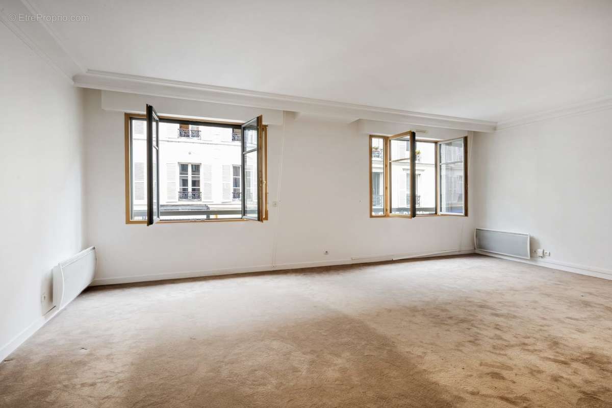 Appartement à PARIS-16E