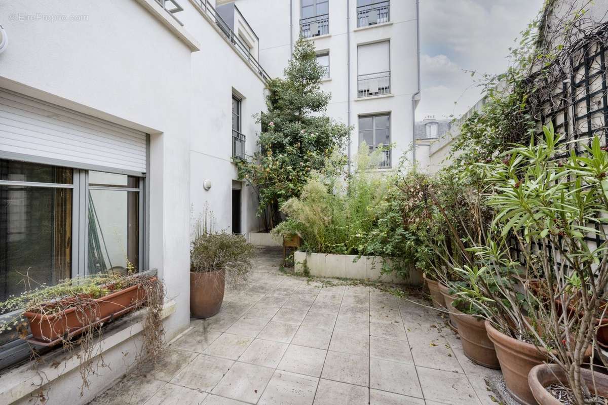 Appartement à PARIS-16E