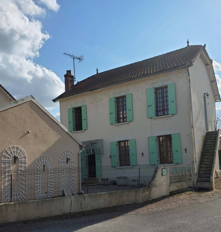 Maison à CERCY-LA-TOUR