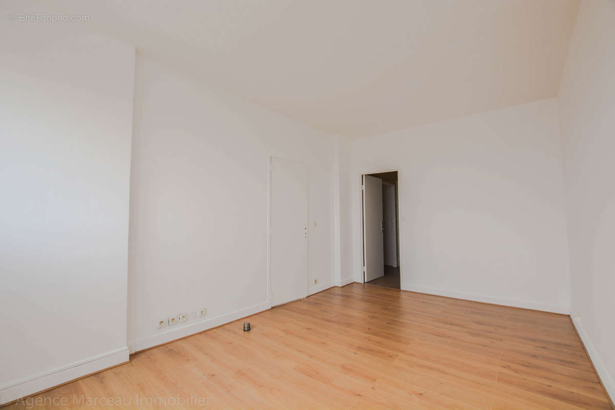 Appartement à COURBEVOIE