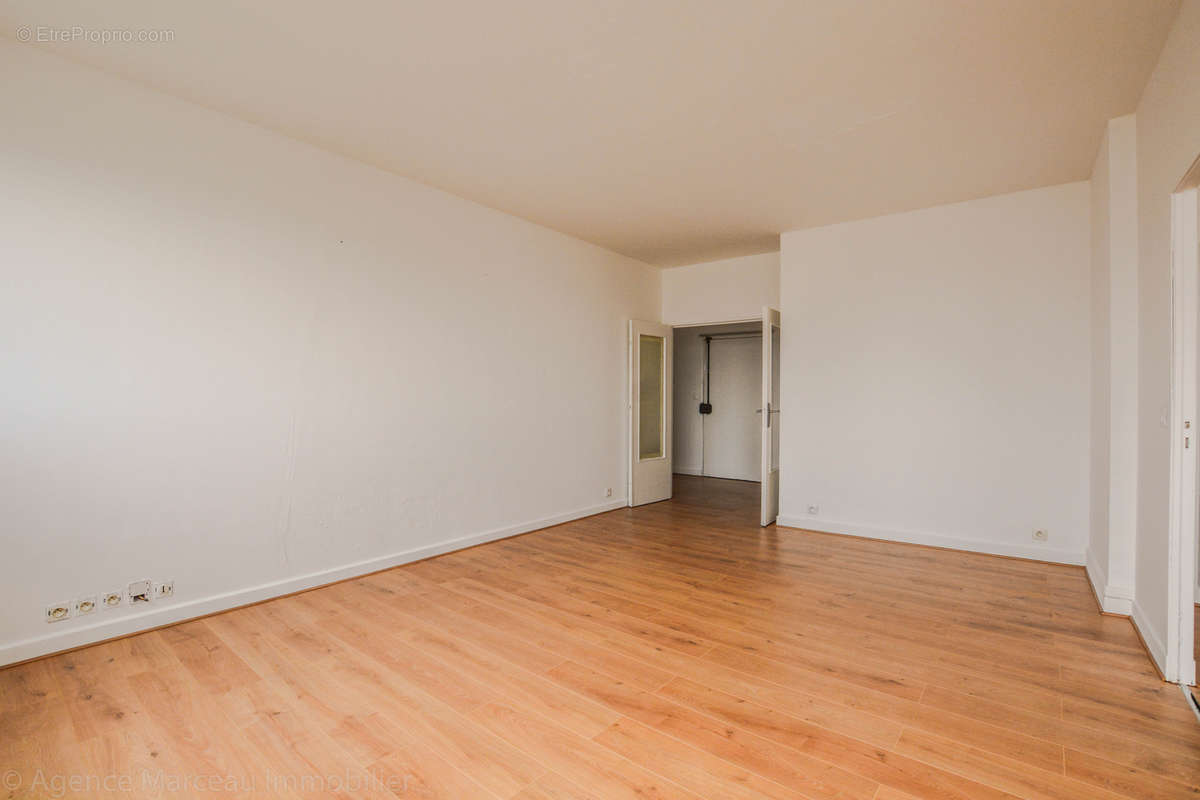 Appartement à COURBEVOIE