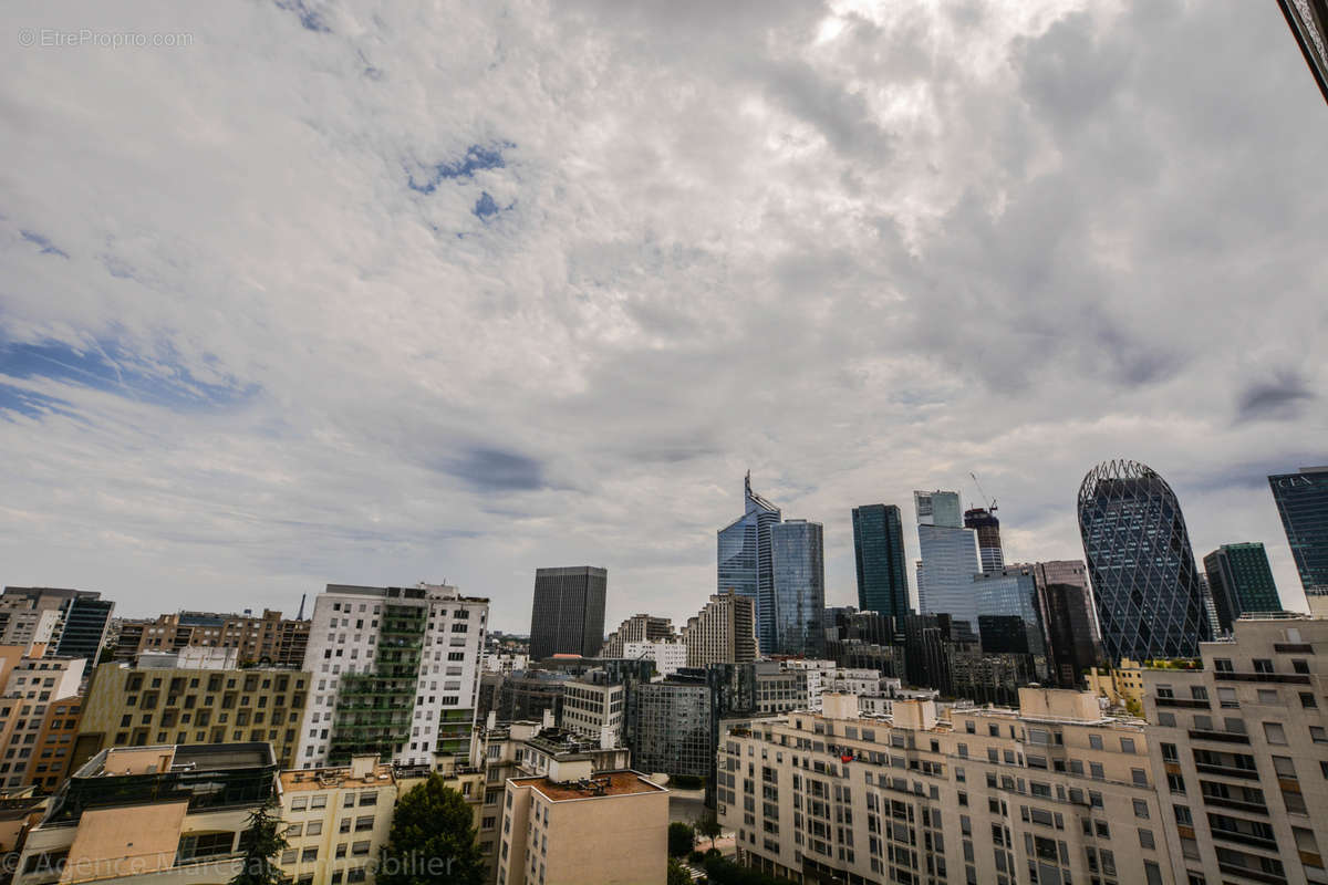 Appartement à COURBEVOIE