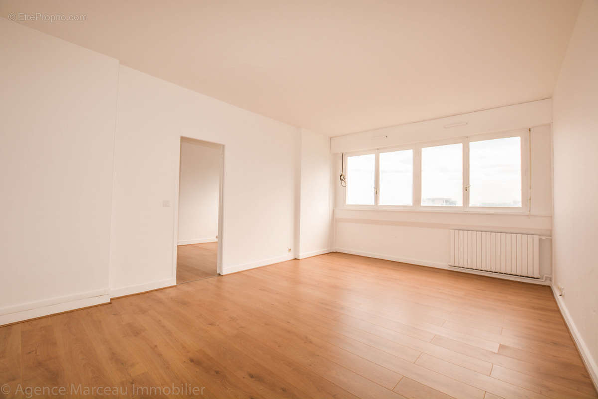 Appartement à COURBEVOIE