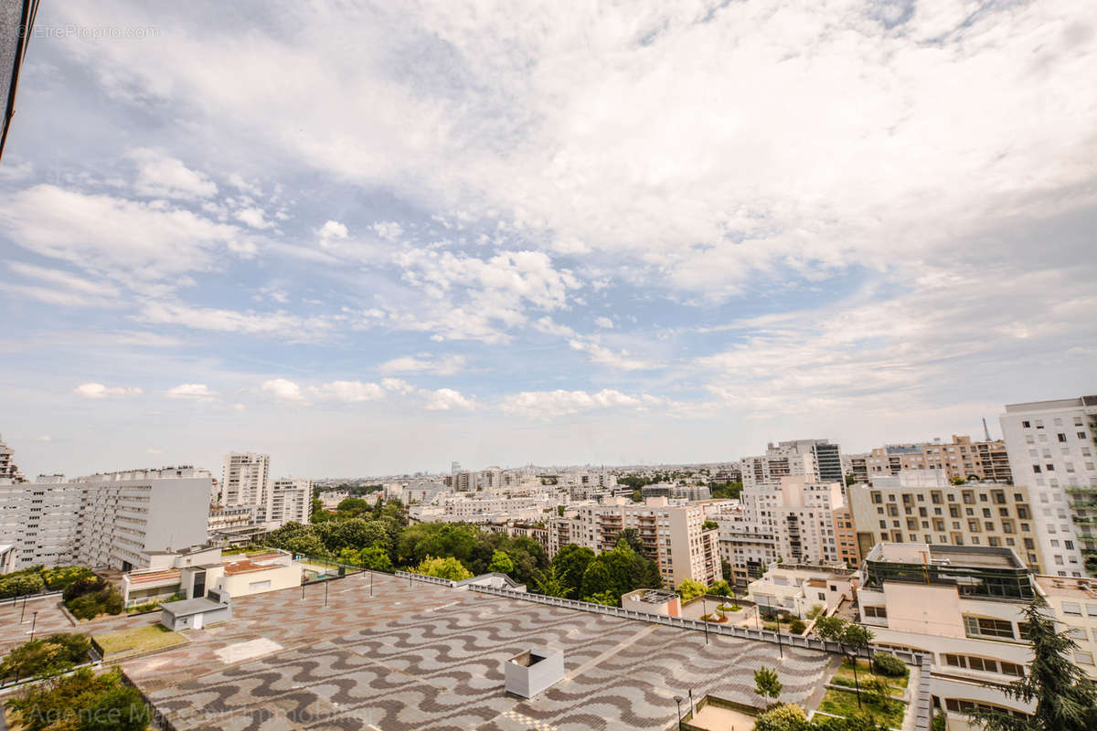 Appartement à COURBEVOIE