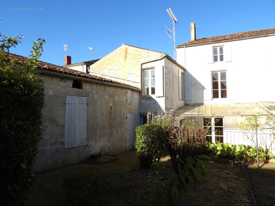 Maison à SAINT-SAVINIEN