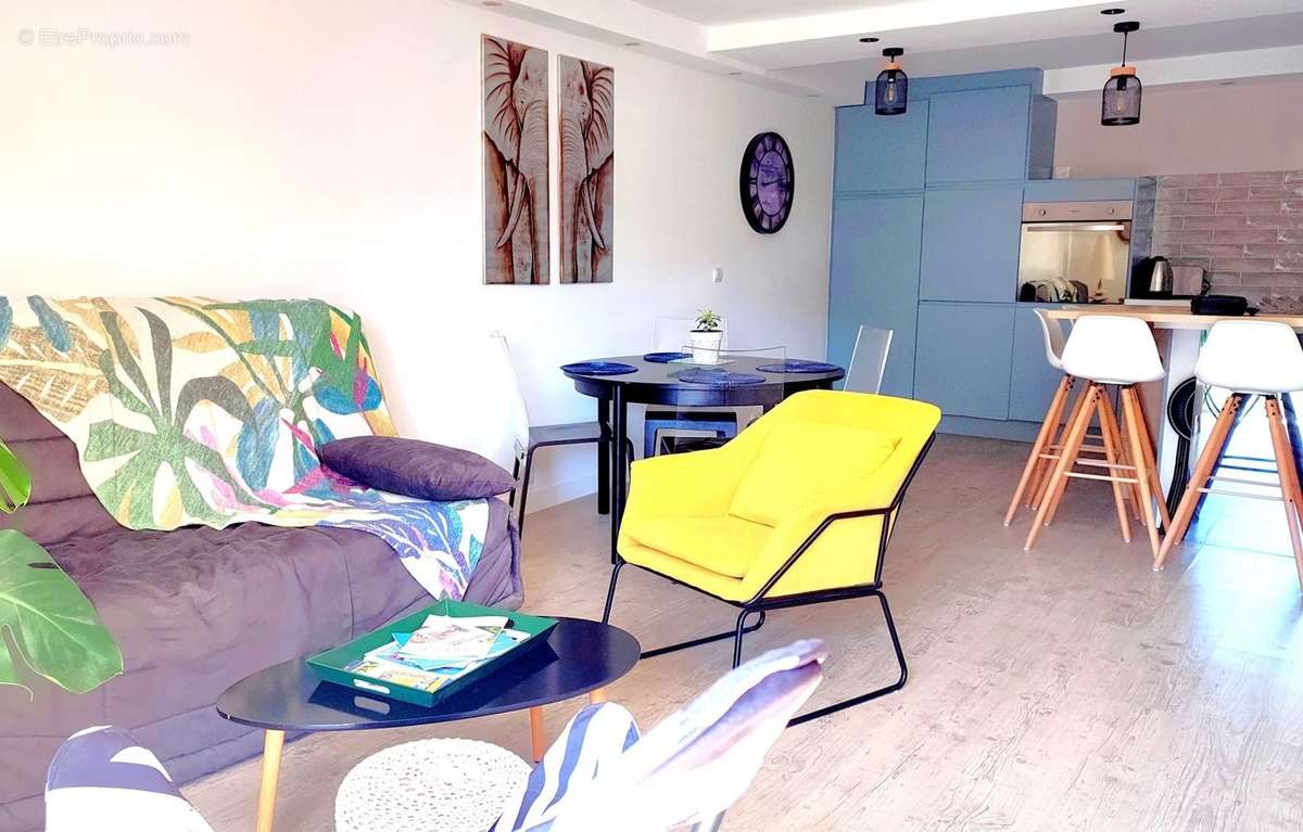 Appartement à ROQUEBRUNE-SUR-ARGENS